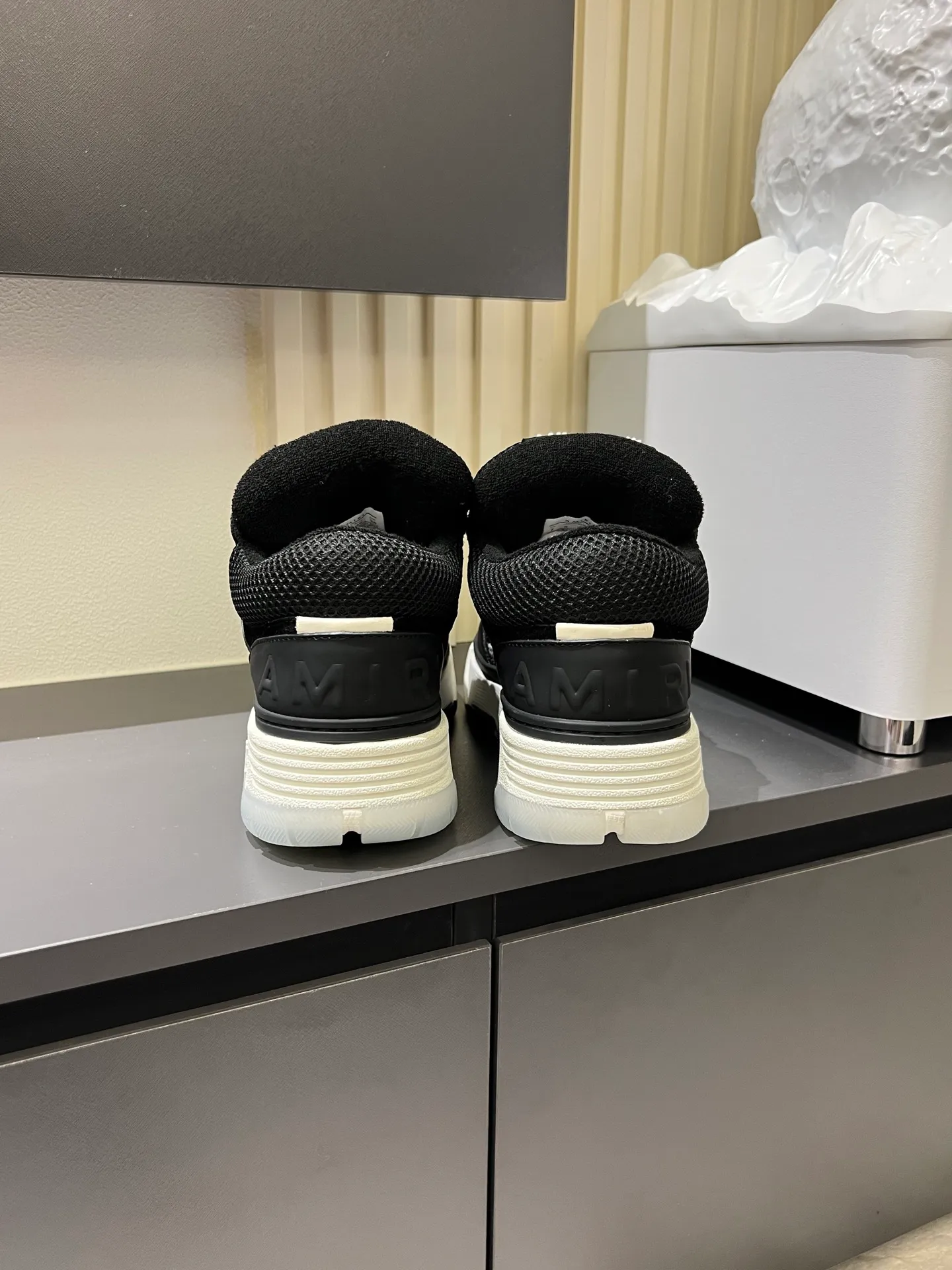 Men's shoes 💰p680 [AMIRI] 2025 spring and summer series new sneakers, new 🆕 bread shoes, bread shoes have a very special big tongue design, thickened outsole, rounded toe, oversized rubber sole and perforated star details, whoever wears them will look better! The appearance is responsible, the feet are retro and handsome! Size: 38-45